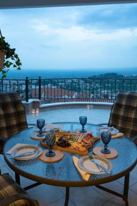Amazing View With Huge Balcony Apartment Veria  Exterior photo